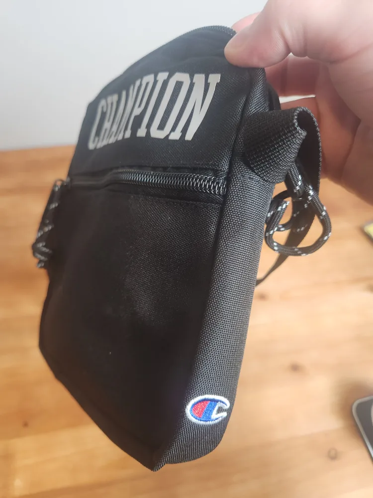 Champion Crossbody Side Bag image indicator(2)