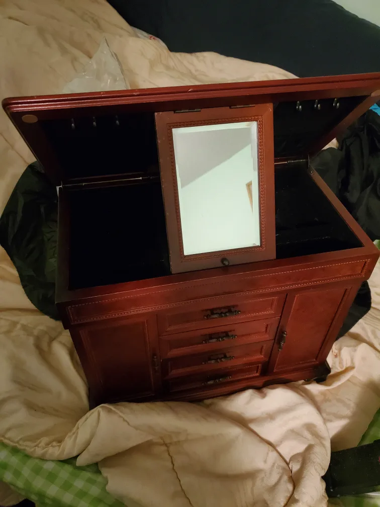 LARGE VINTAGE WOODEN JEWELRY BOX image indicator(3)