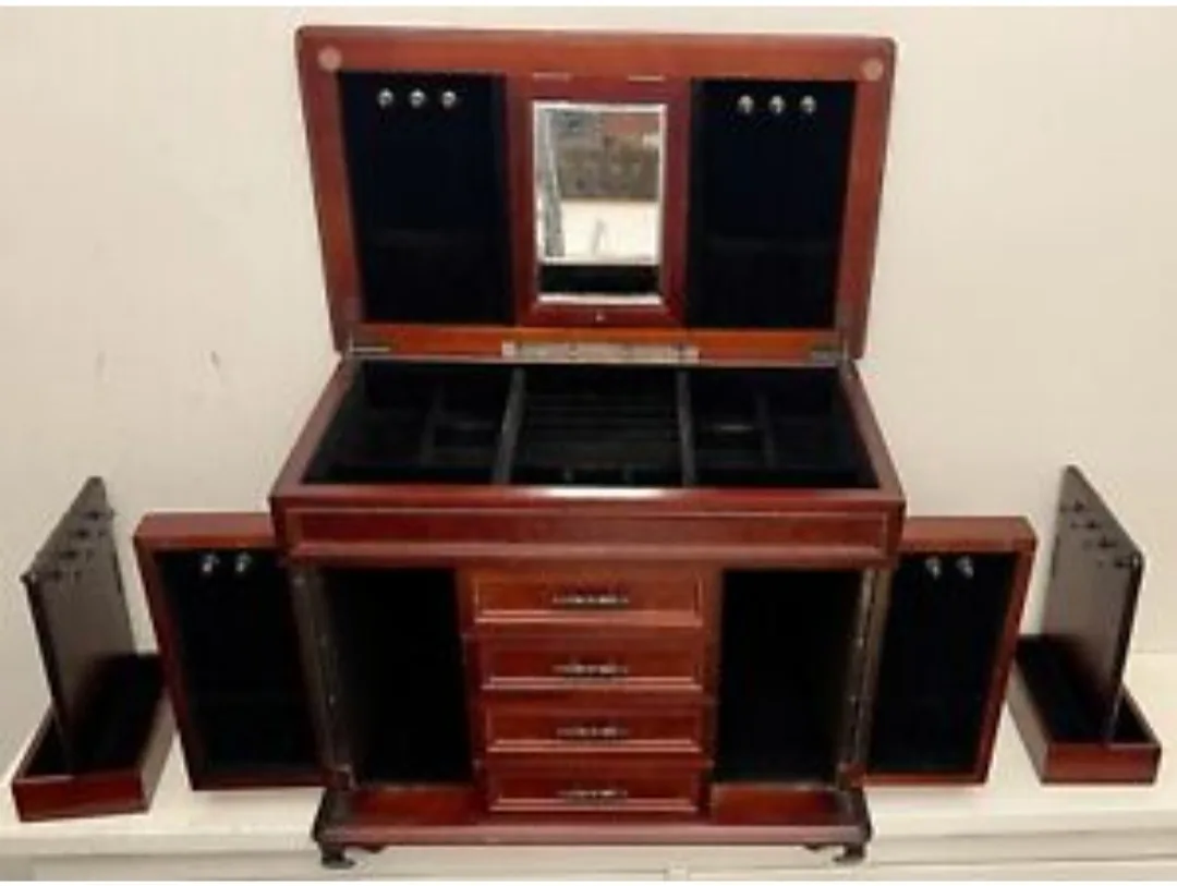 LARGE VINTAGE WOODEN JEWELRY BOX image indicator(6)