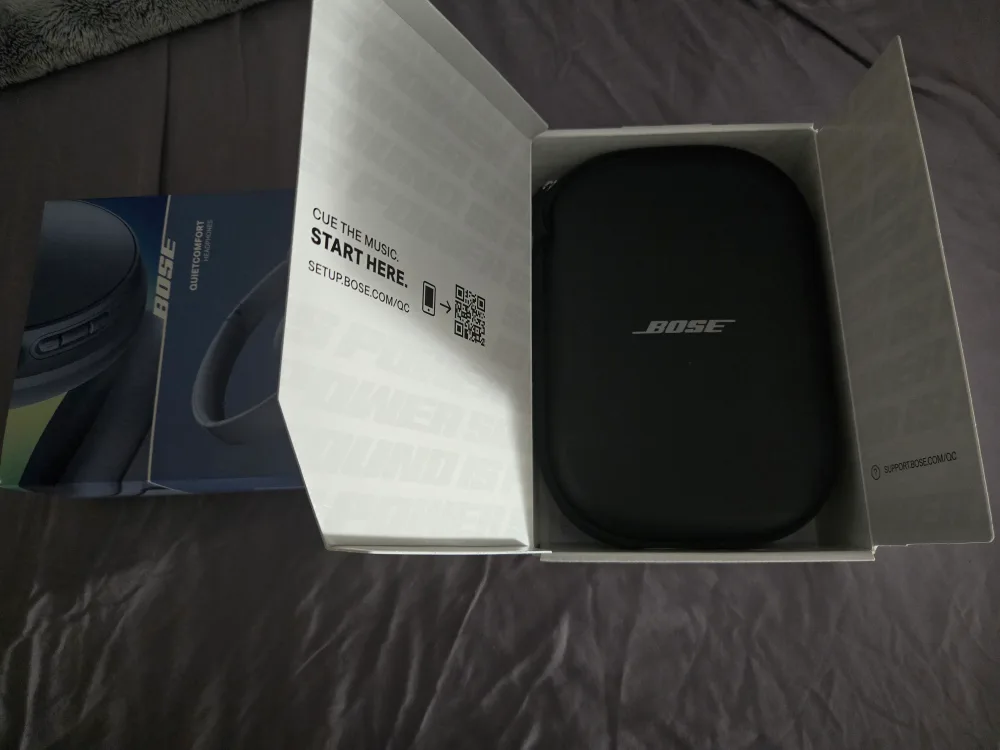 Bose QuietComfort Headphones thumbnail