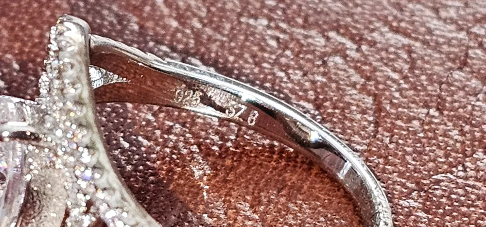 Elegant Sterling Silver Ring with Cubic Zirconia image indicator(4)