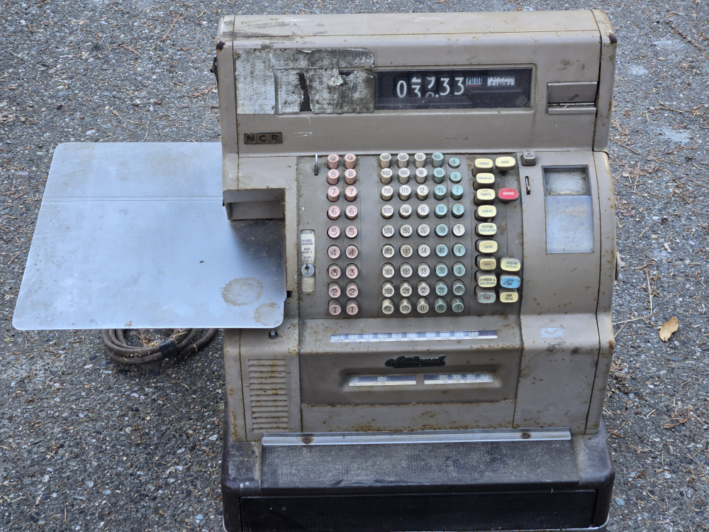 Vintage NCR Cash Register - Collectible!