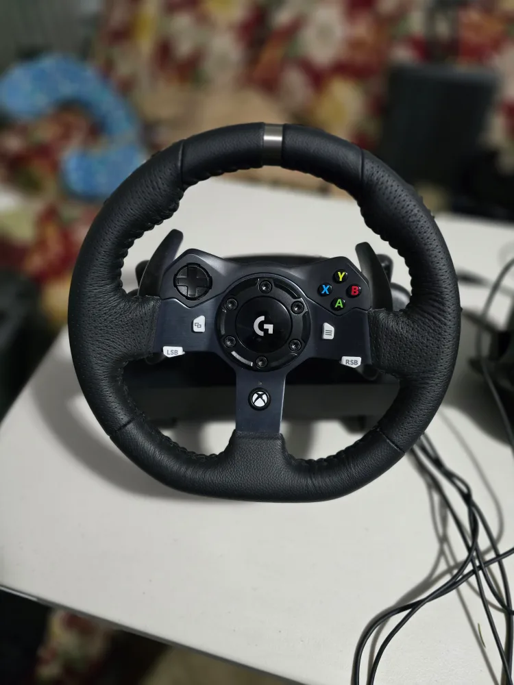 Playseat Evolution Gaming Chair with Wheel and Pedals image indicator(2)