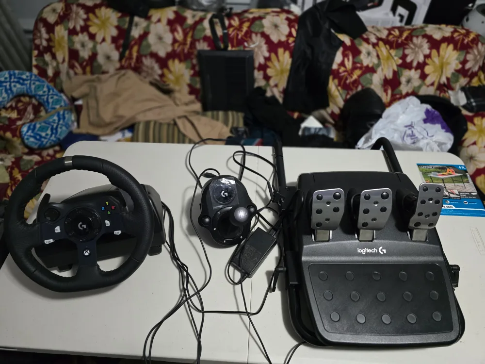 Playseat Evolution Gaming Chair with Wheel and Pedals image indicator(5)