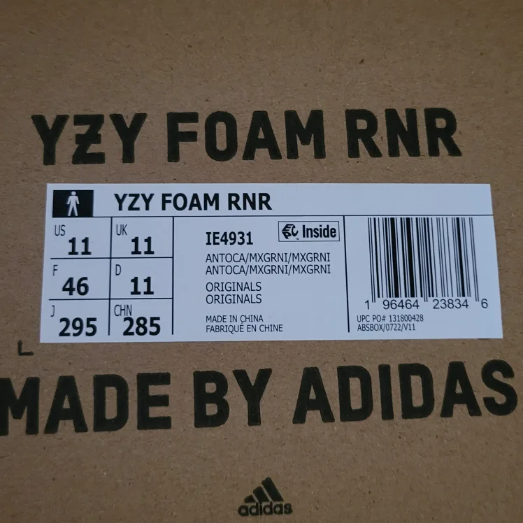 New Adidas YZY Foam RNR Men's Shoes - Size 11 US Retails $175 image indicator(4)