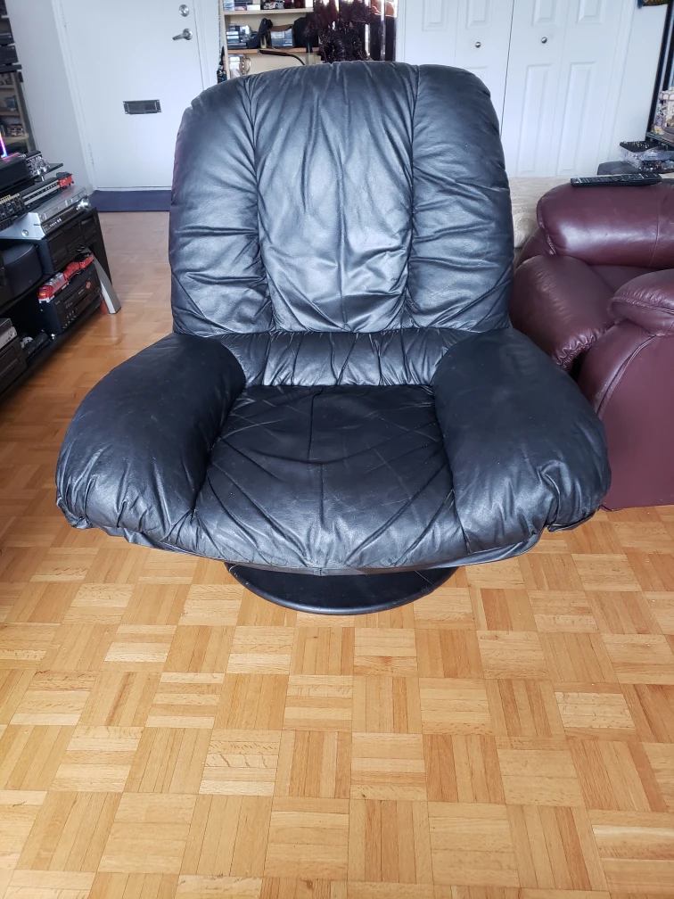 Black  pedestal Leather Swivel