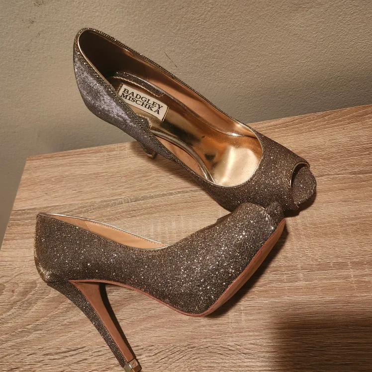 Women Designer Shoes image indicator(4)