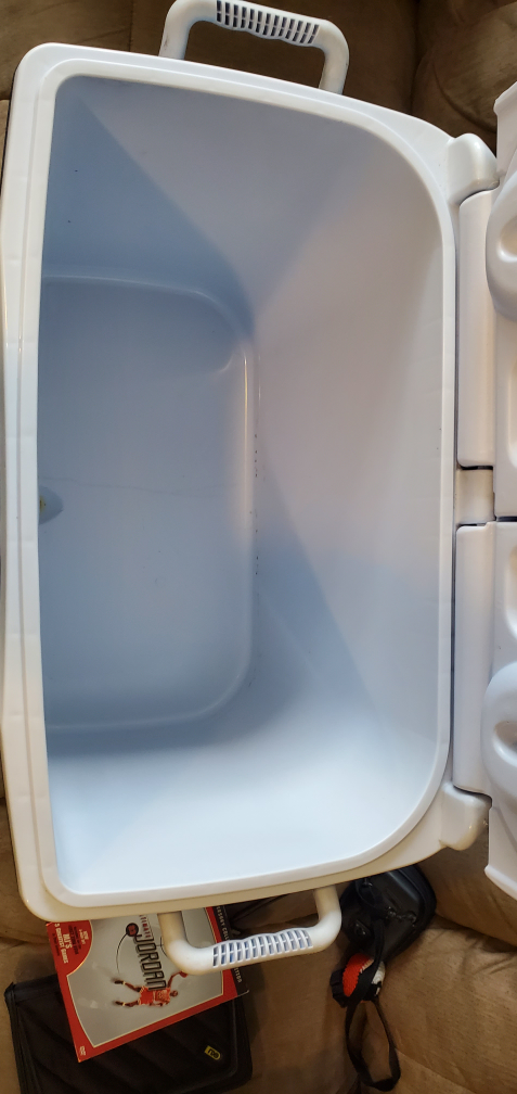 Rubbermaid Cooler - photo 3