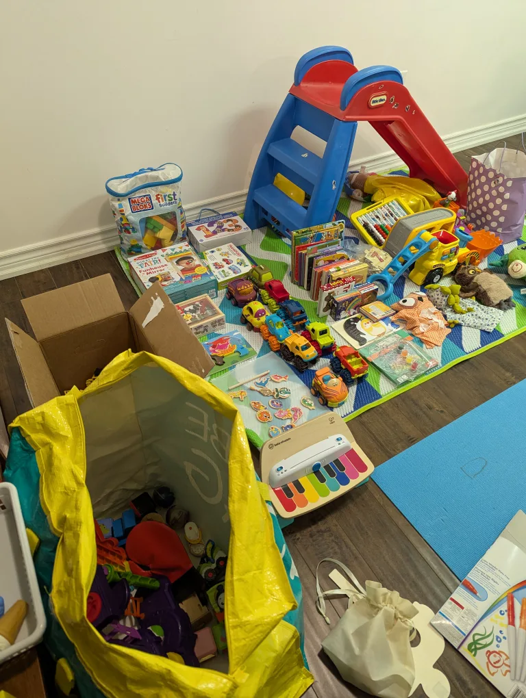 Toy and book bundle - all must go! image indicator(9)