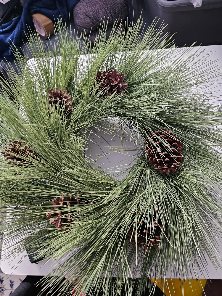 LED-lit Pine Cone Wreath image indicator(3)