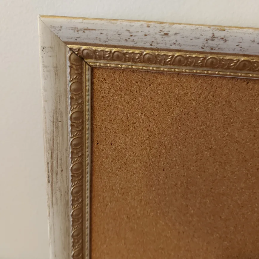 Corkboard with white and gold wooden frame image indicator(6)