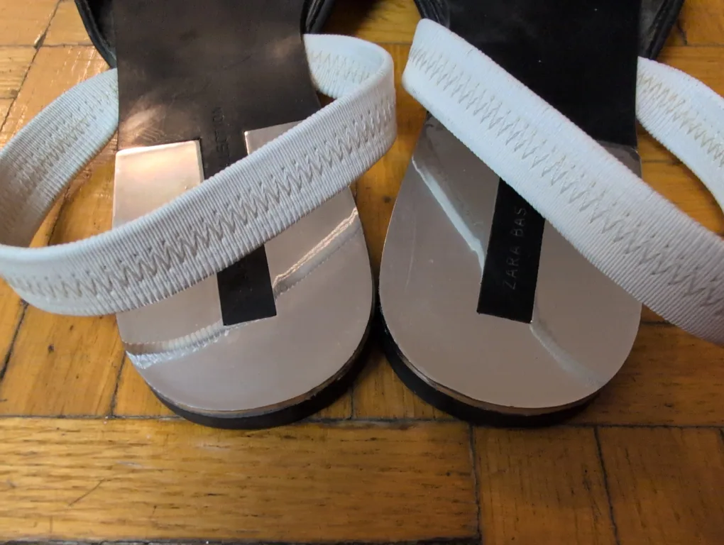 Zara Black Pointed-Toe Slingback Flats Size 40 image indicator(2)