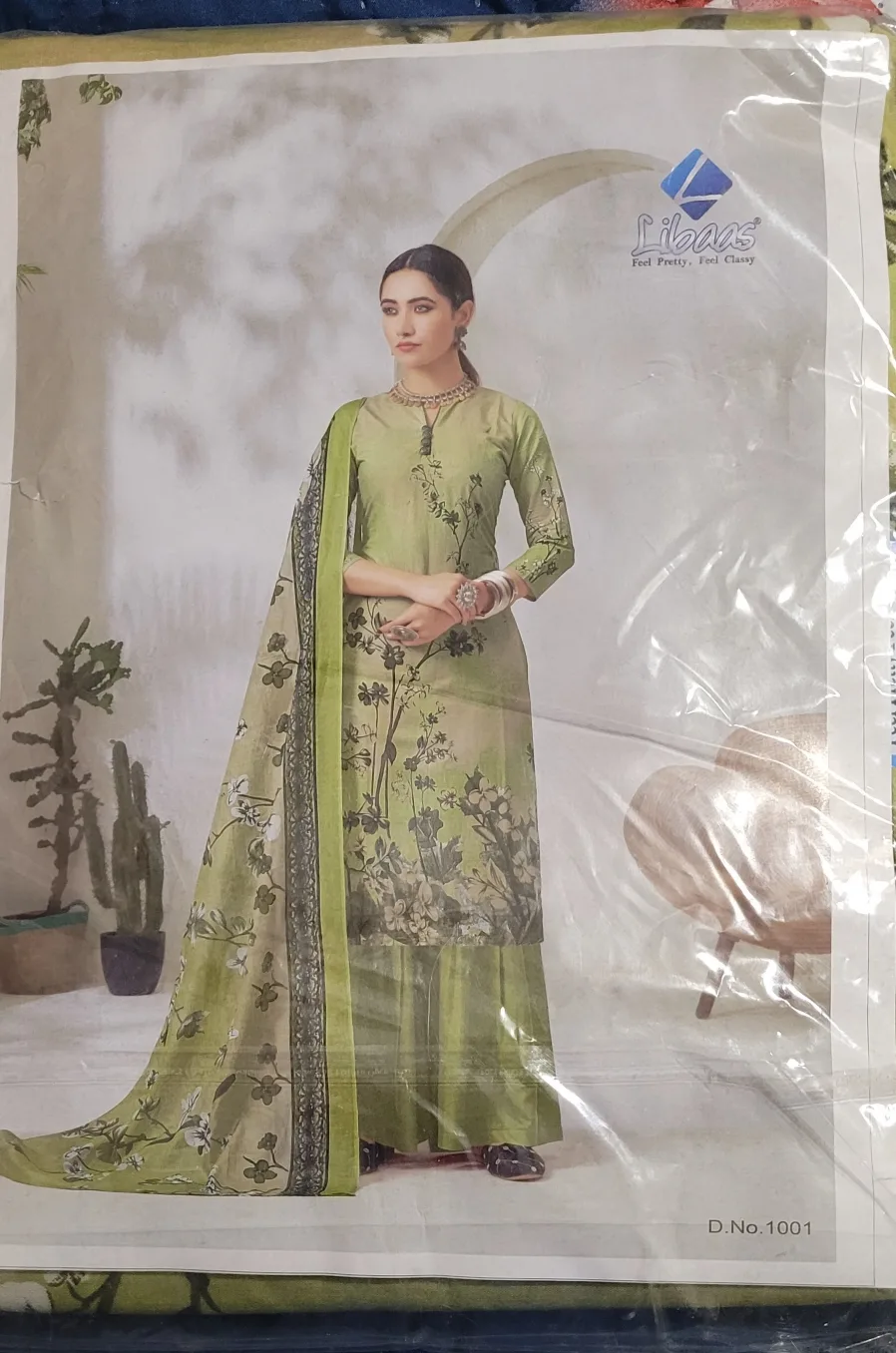 Libaas Poshak Women's Three-Piece Suit Set image indicator(2)