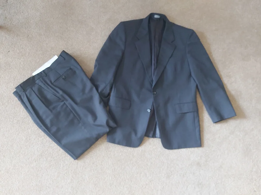 Gieves& Hawkes Charcoal Grey dark stripe Men's suit(Size 52) thumbnail