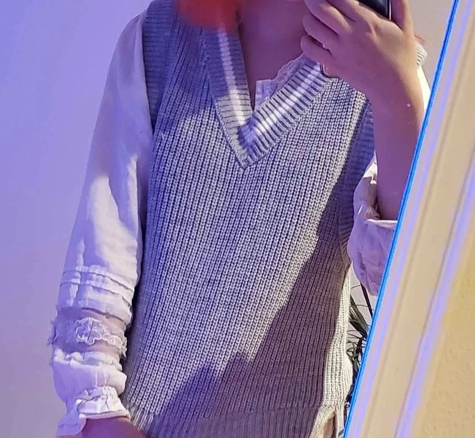 V neck knitted sweater Size S - photo 2