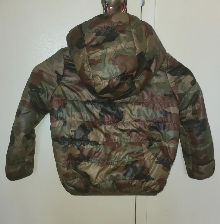 Joe Fresh Toddler Camo Puffer Jacket Size 4 image indicator(2)