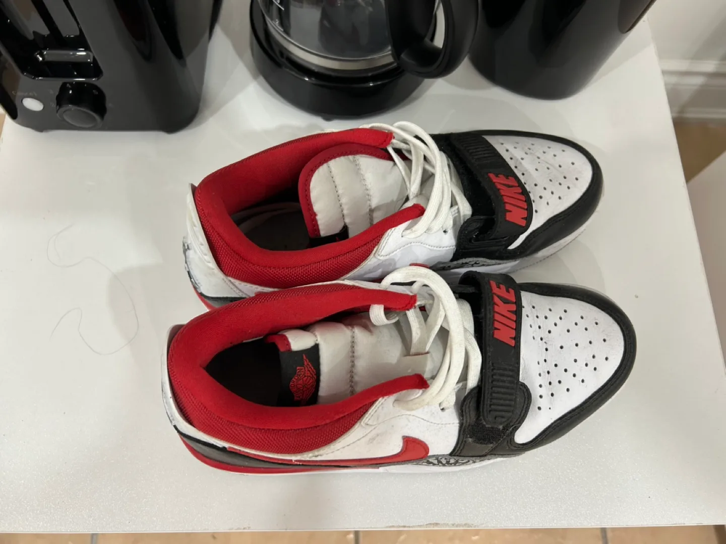 Nike Air Jordan 1 Low legacy image indicator(2)