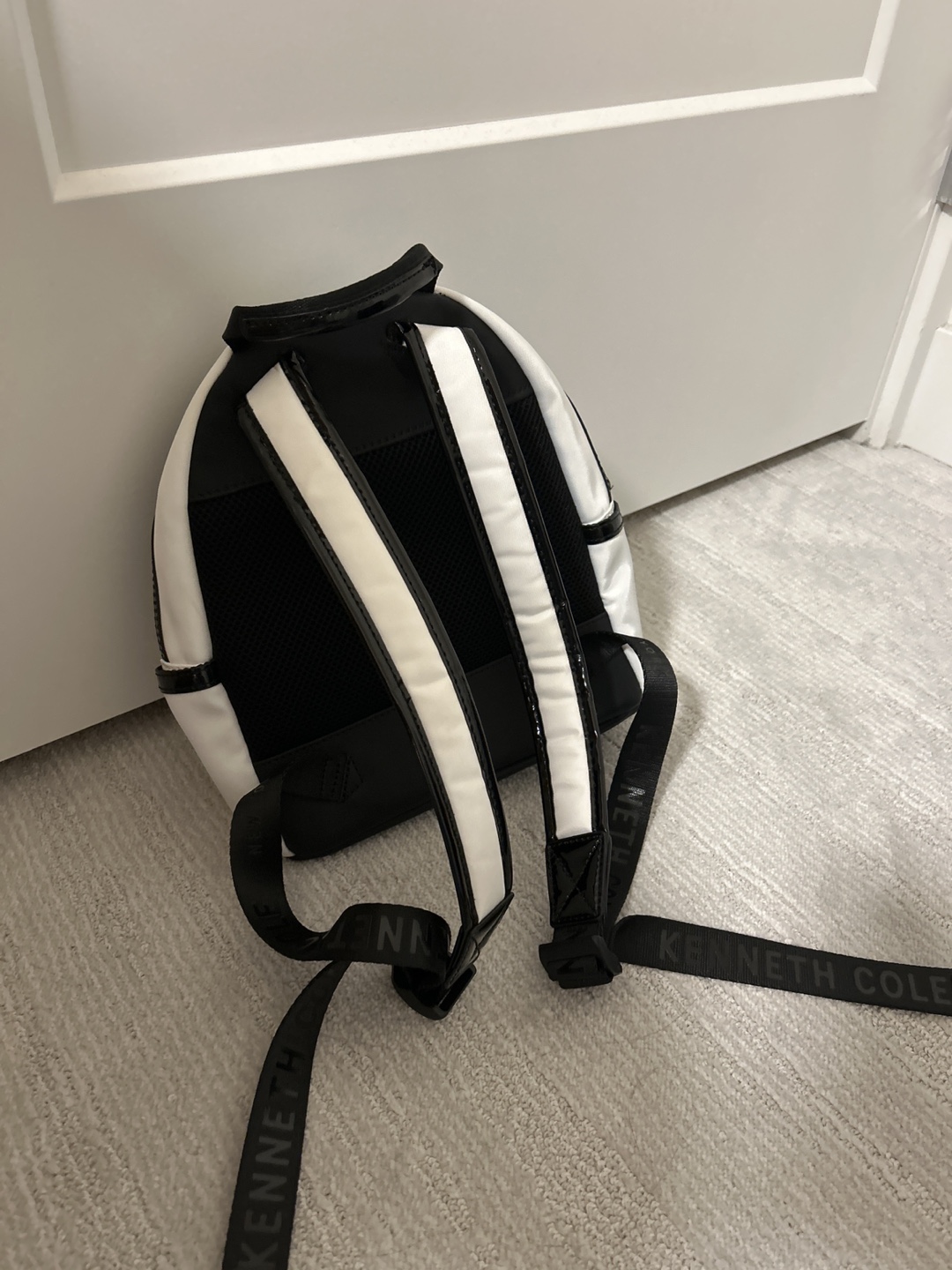Kenneth Cole New York White Backpack - photo 2