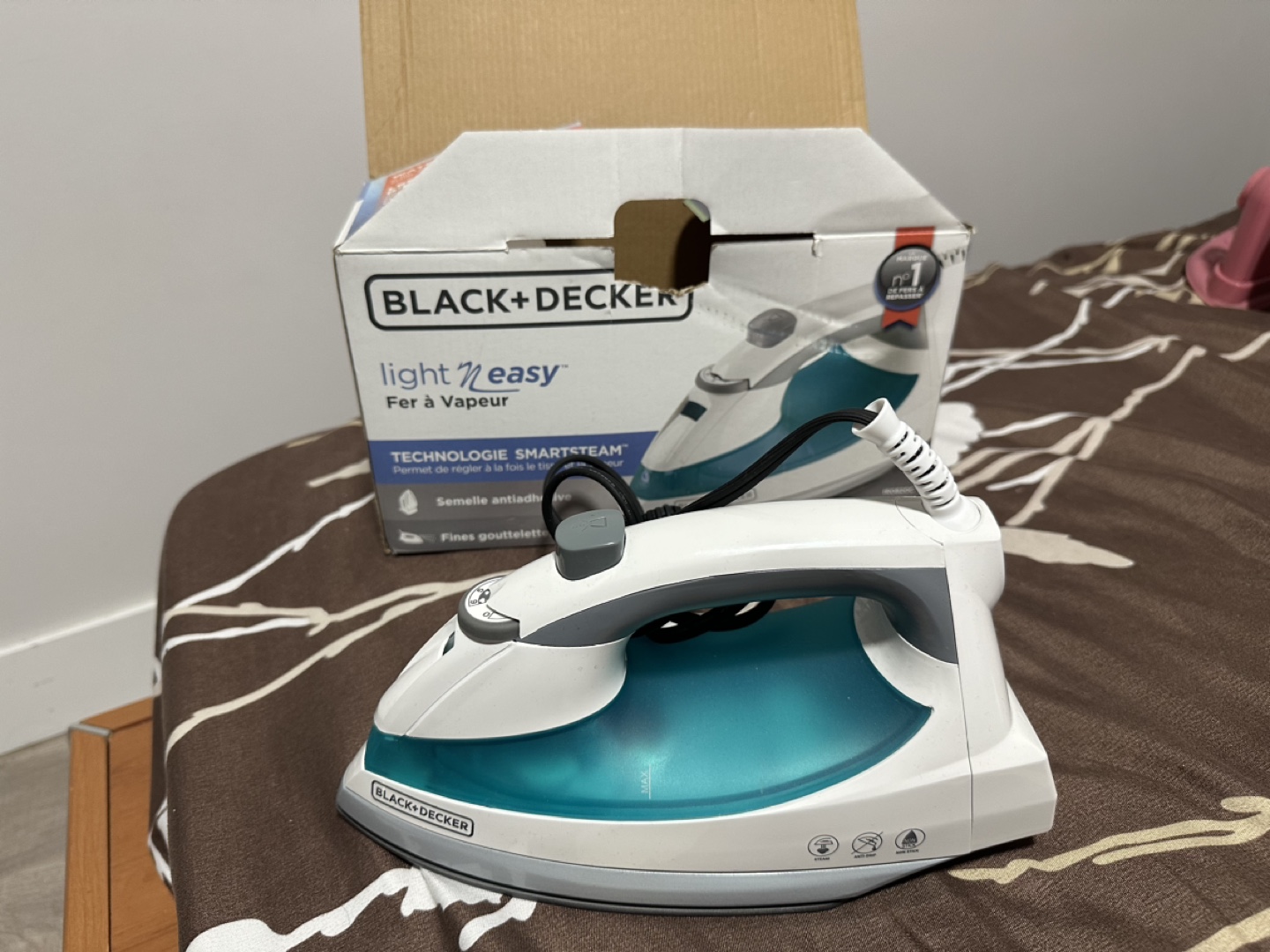 Black+Decker Light 'n Easy Steam Iron