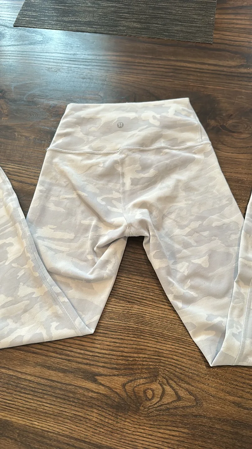 Lululemon wunder under  Leggings capri image indicator(2)