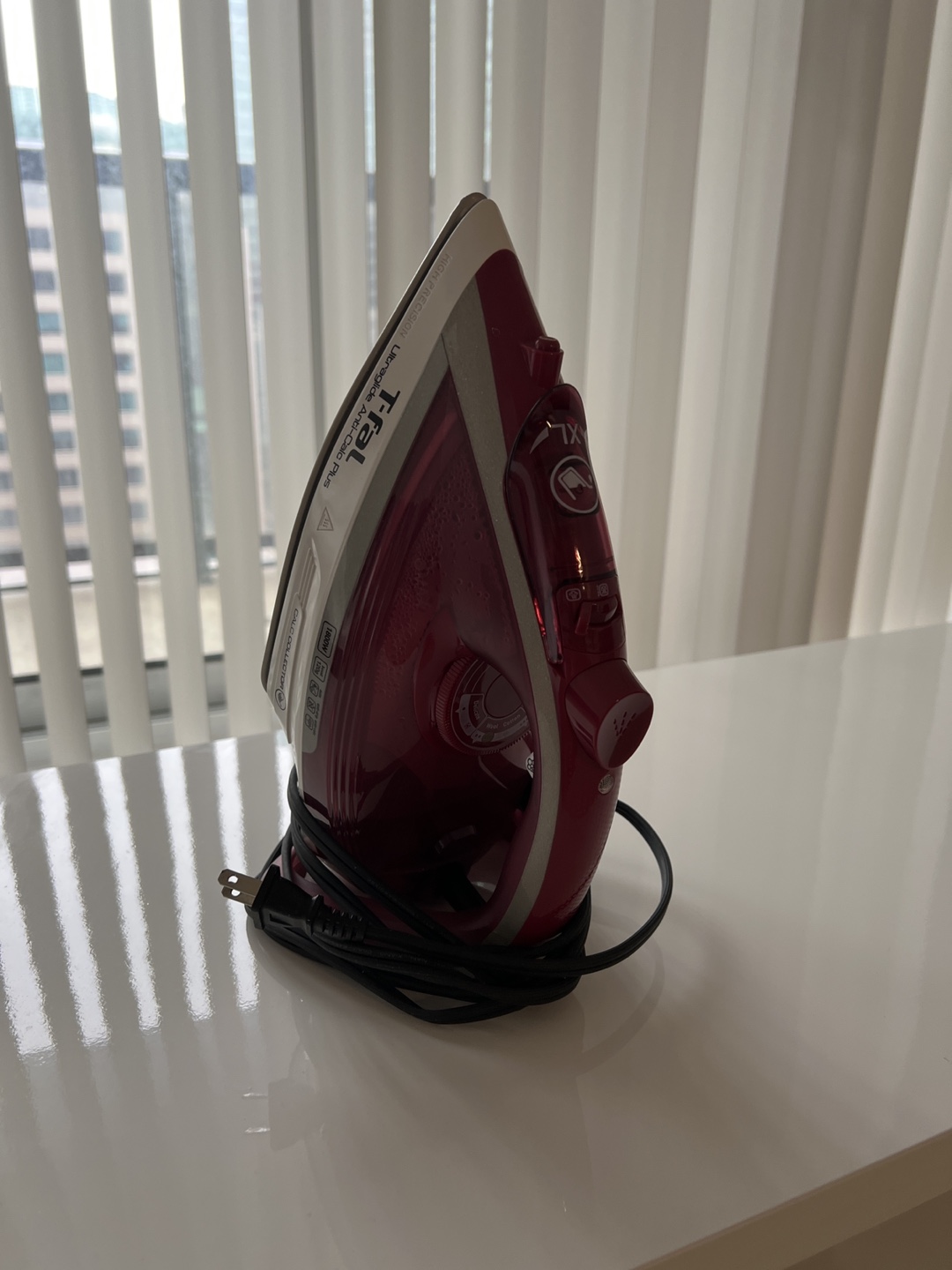 Tefal Ultraglide Anti-Calc Plus Iron - photo 2