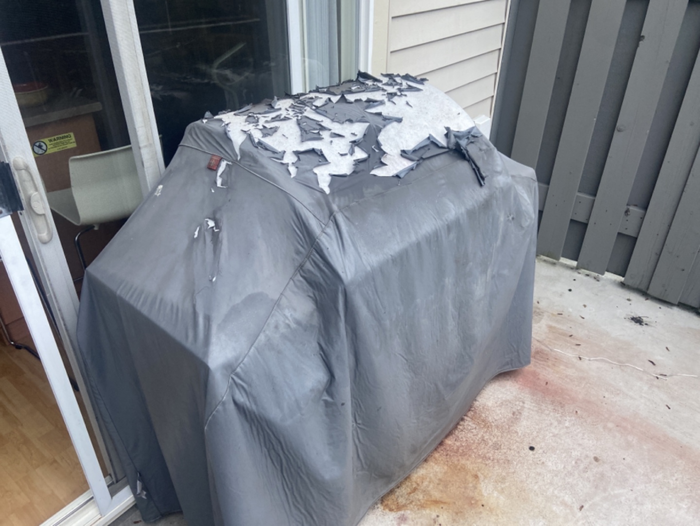 Propane BBQ with 5 burners. Includes a cover and propane tank. - photo 4