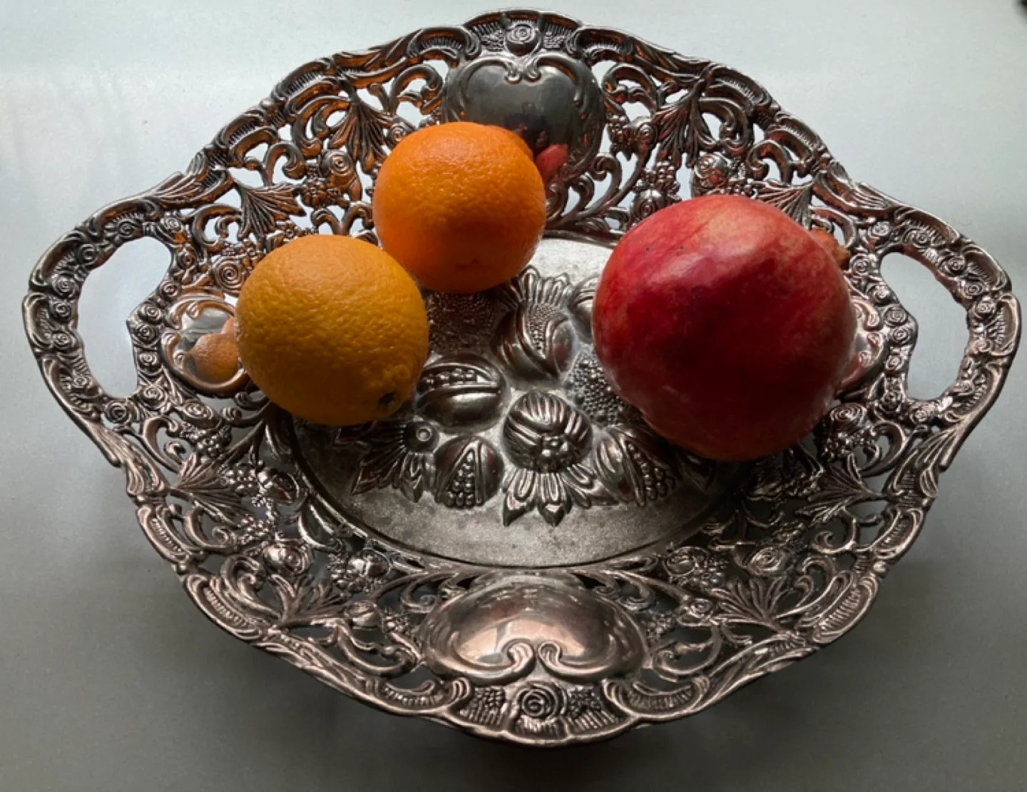 Vintage Ornate Silver-Plated Fruit Bowl image indicator(3)