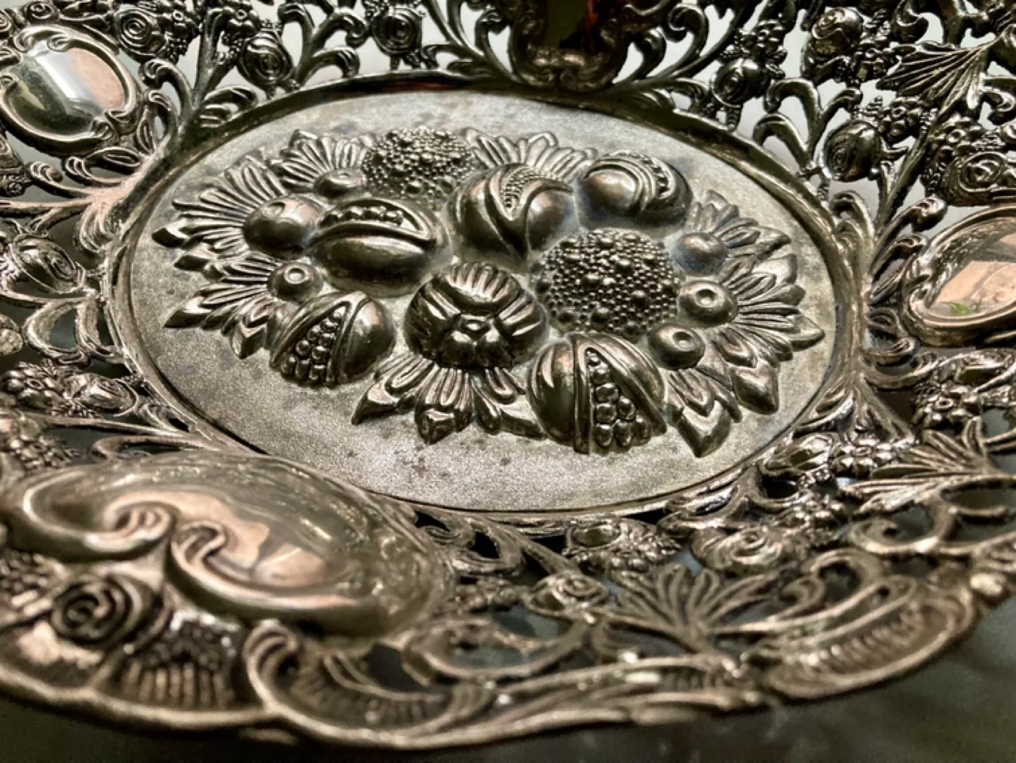 Vintage Ornate Silver-Plated Fruit Bowl image indicator(2)