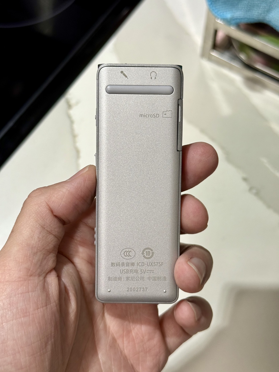 Sony ICD-UX575F 4GB Digital Voice Recorder - photo 2