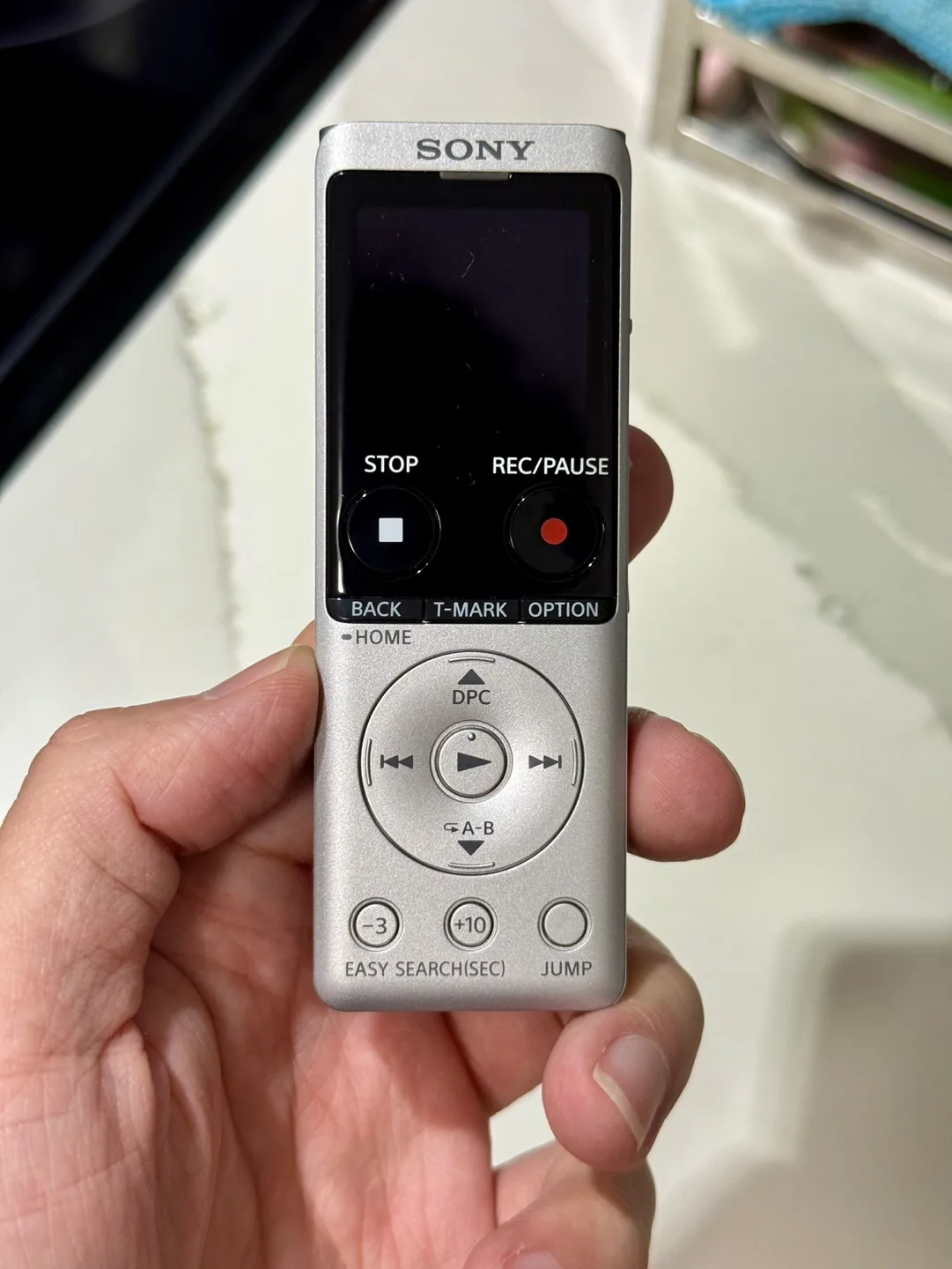 Sony ICD-UX575F 4GB Digital Voice Recorder thumbnail