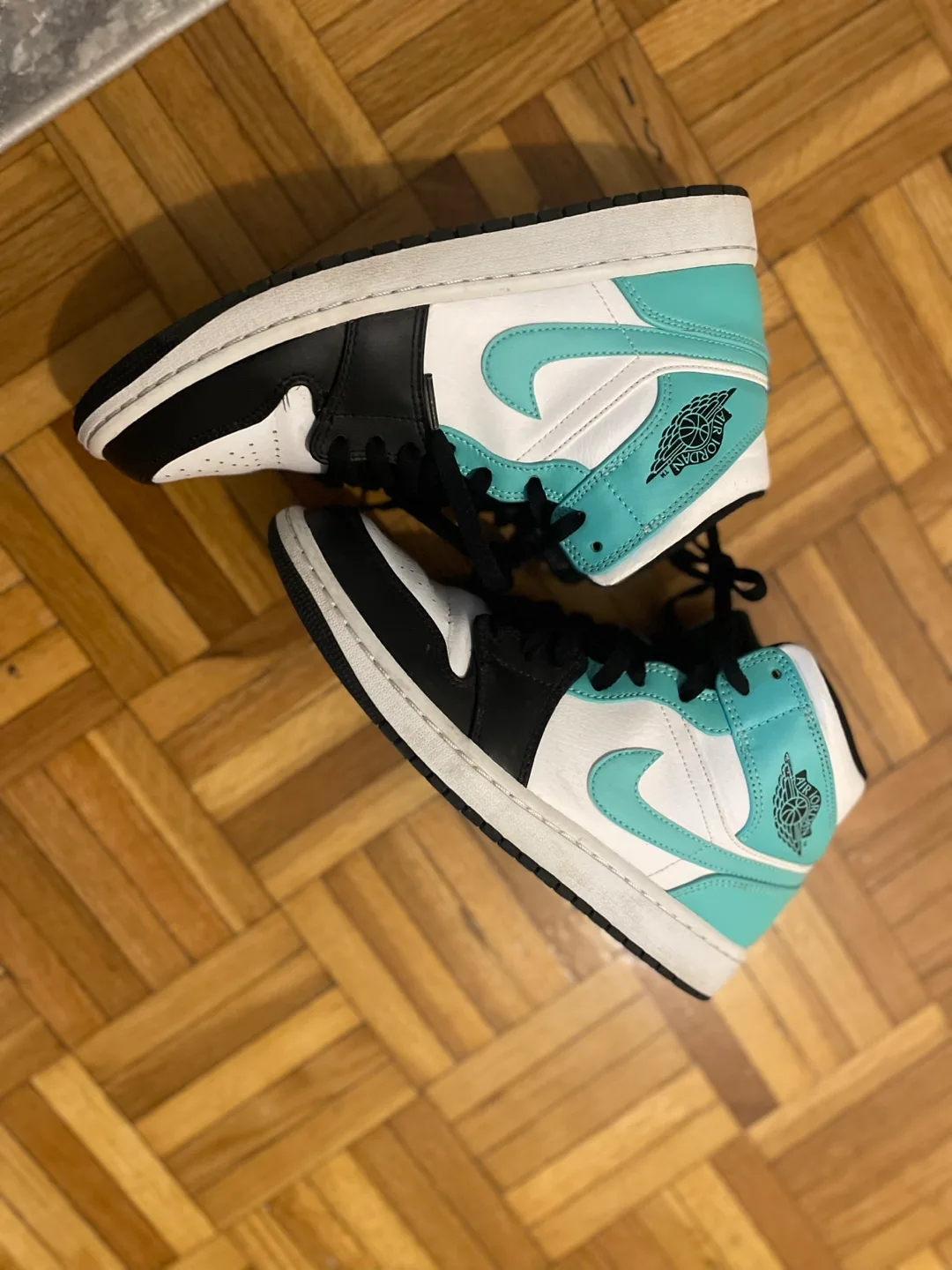 Air Jordan 1 Mid SE image indicator(3)