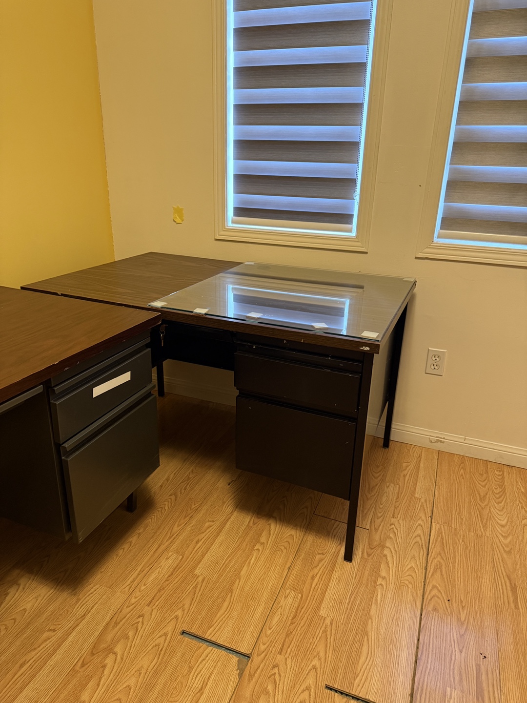 2 Metal Office Desks with Two Drawers - photo 3