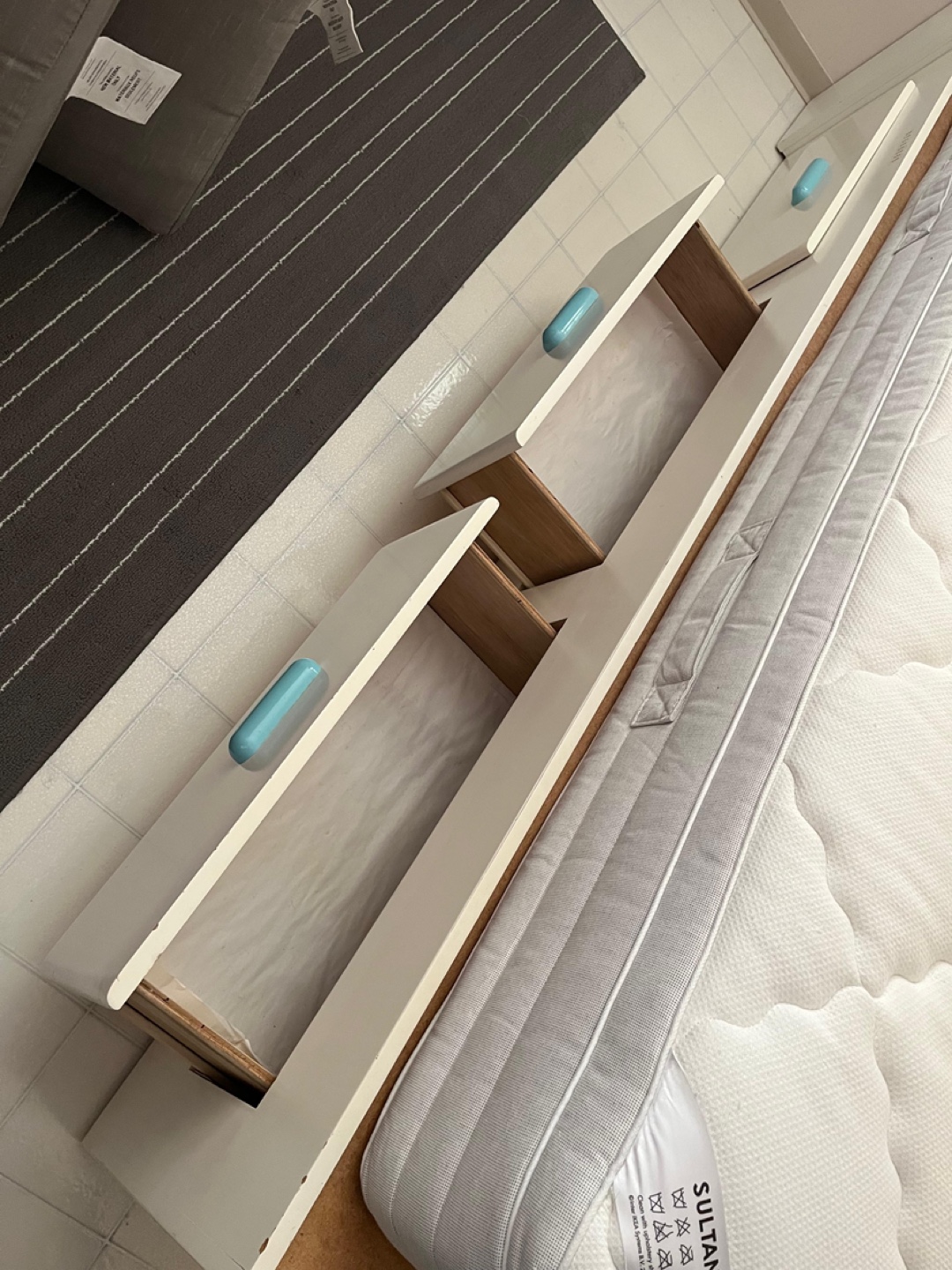 One twin bed with mattress - photo 4
