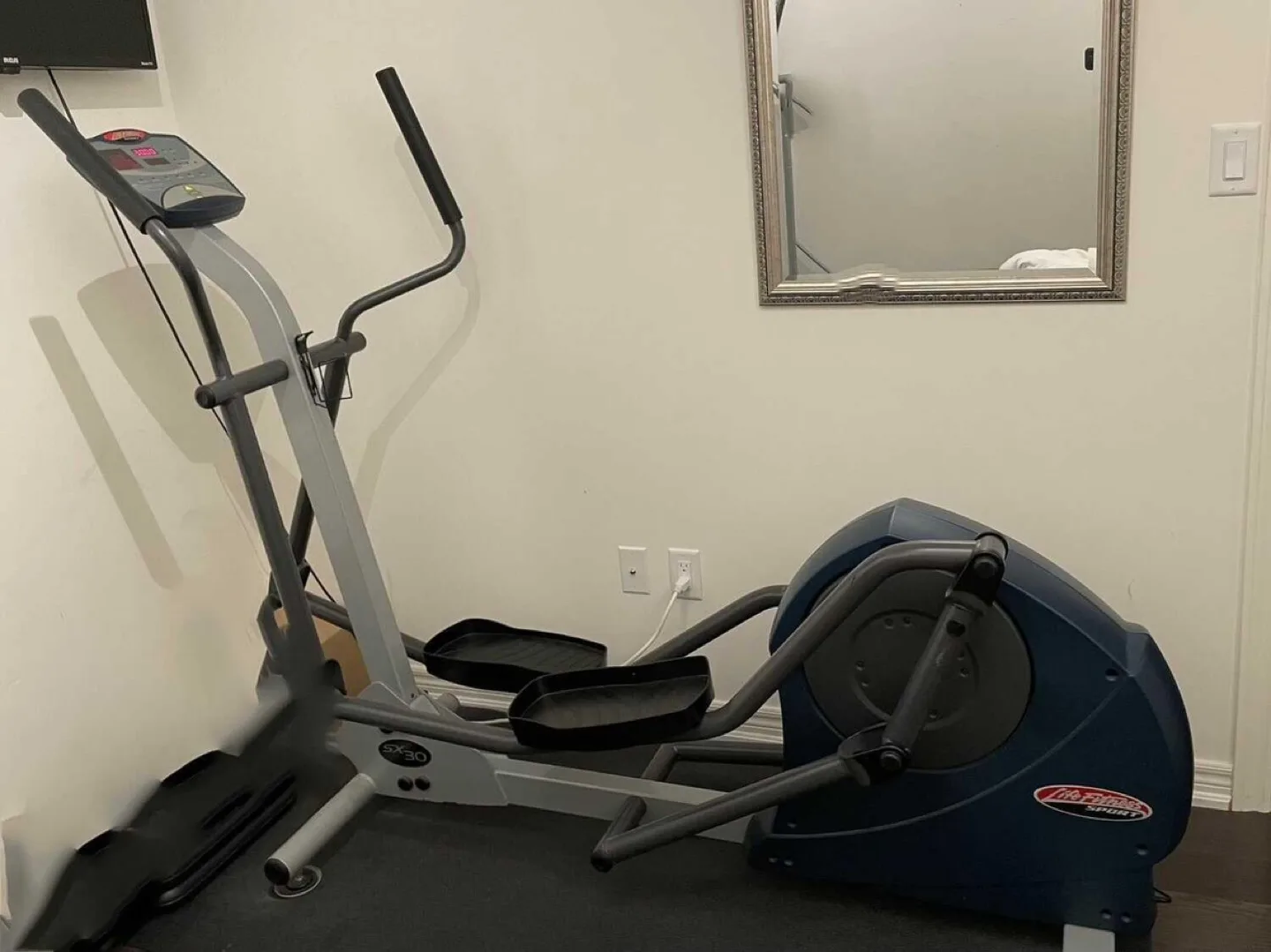 GYM GRADE Elliptical Trainer By Life Fitness Sport image indicator(2)