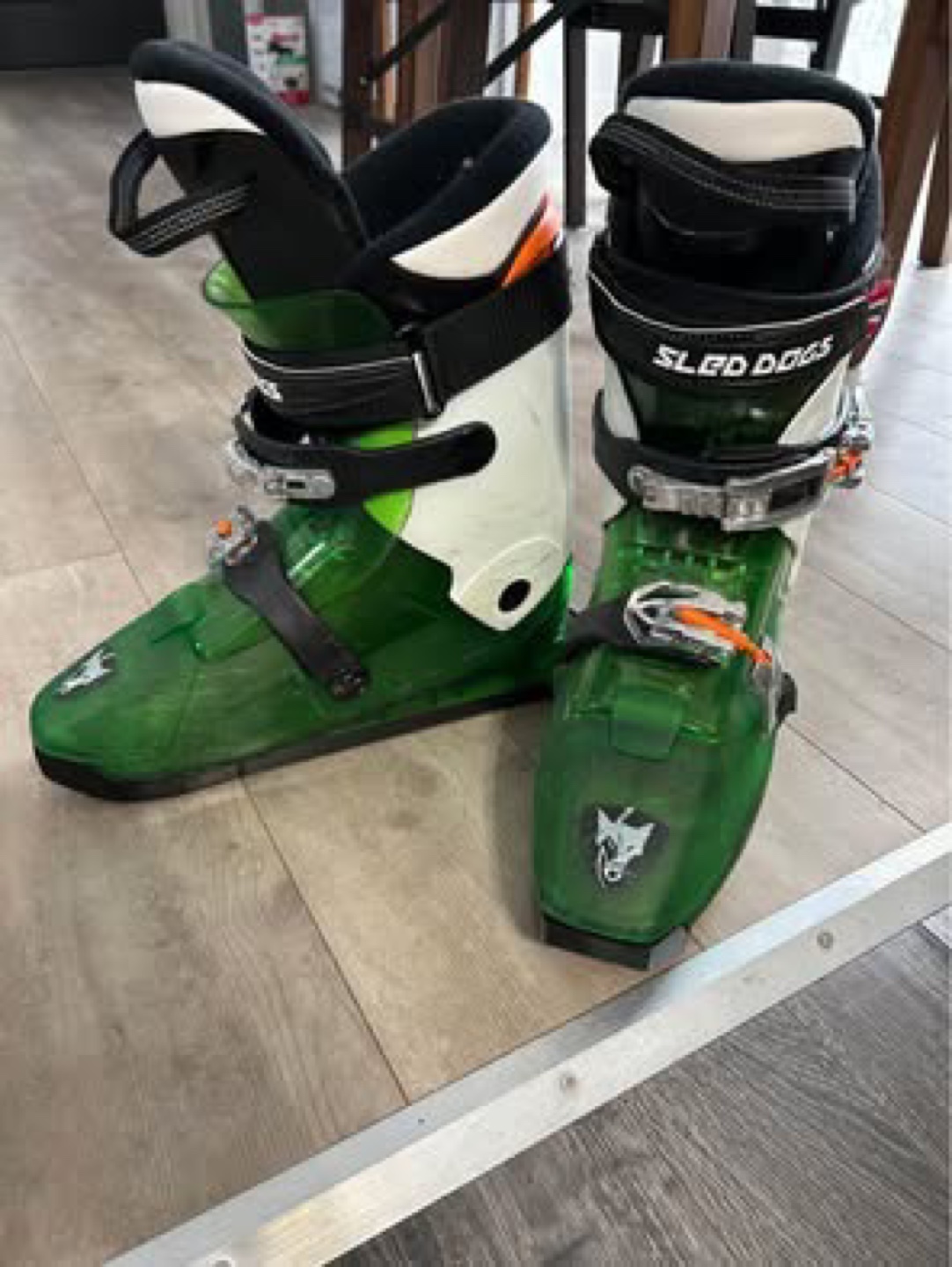 Sled Dogs K9 Ski Boots/Skis, unisex Size 8 men’s