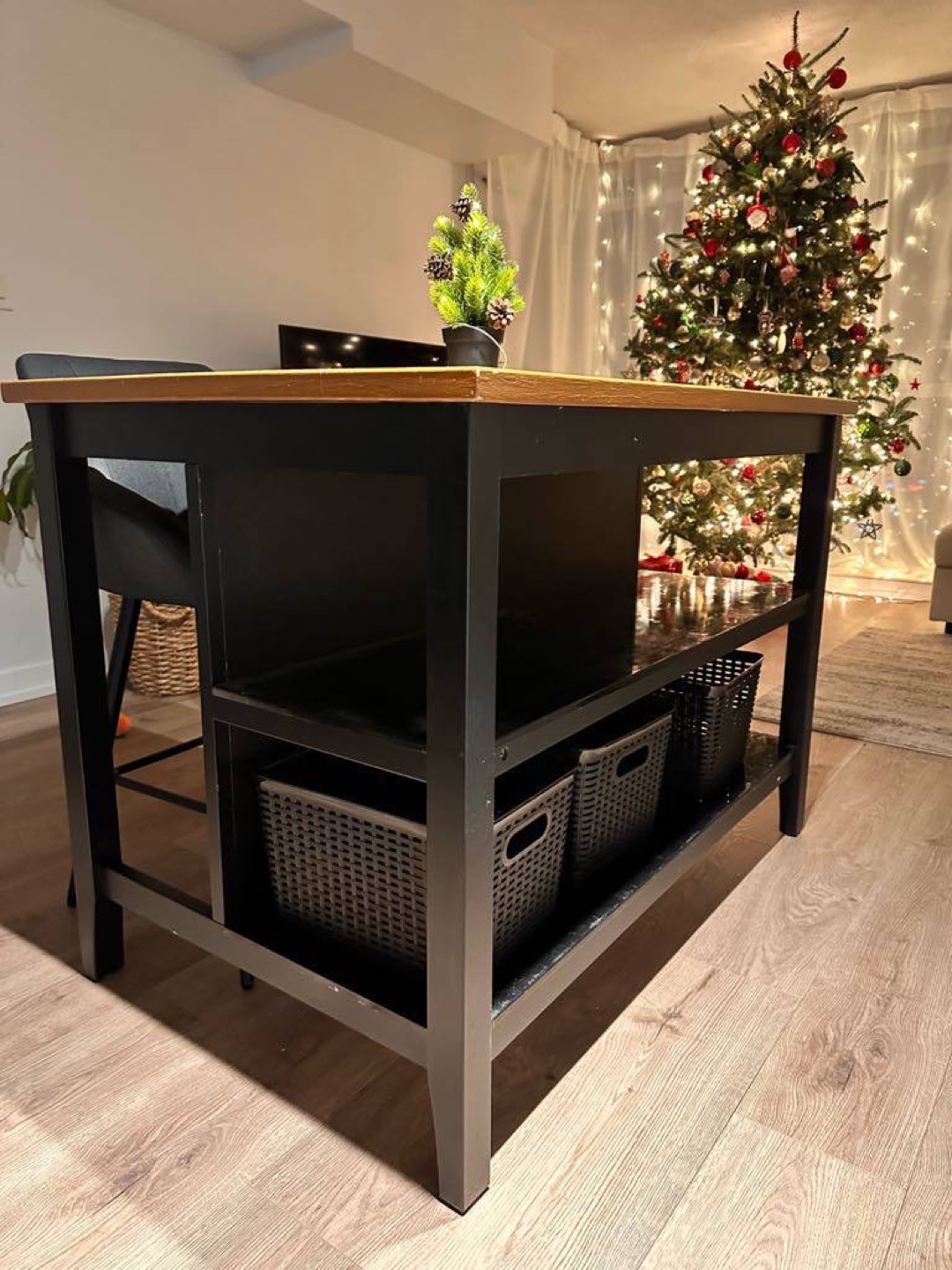 Kitchen table/ Kitchen island