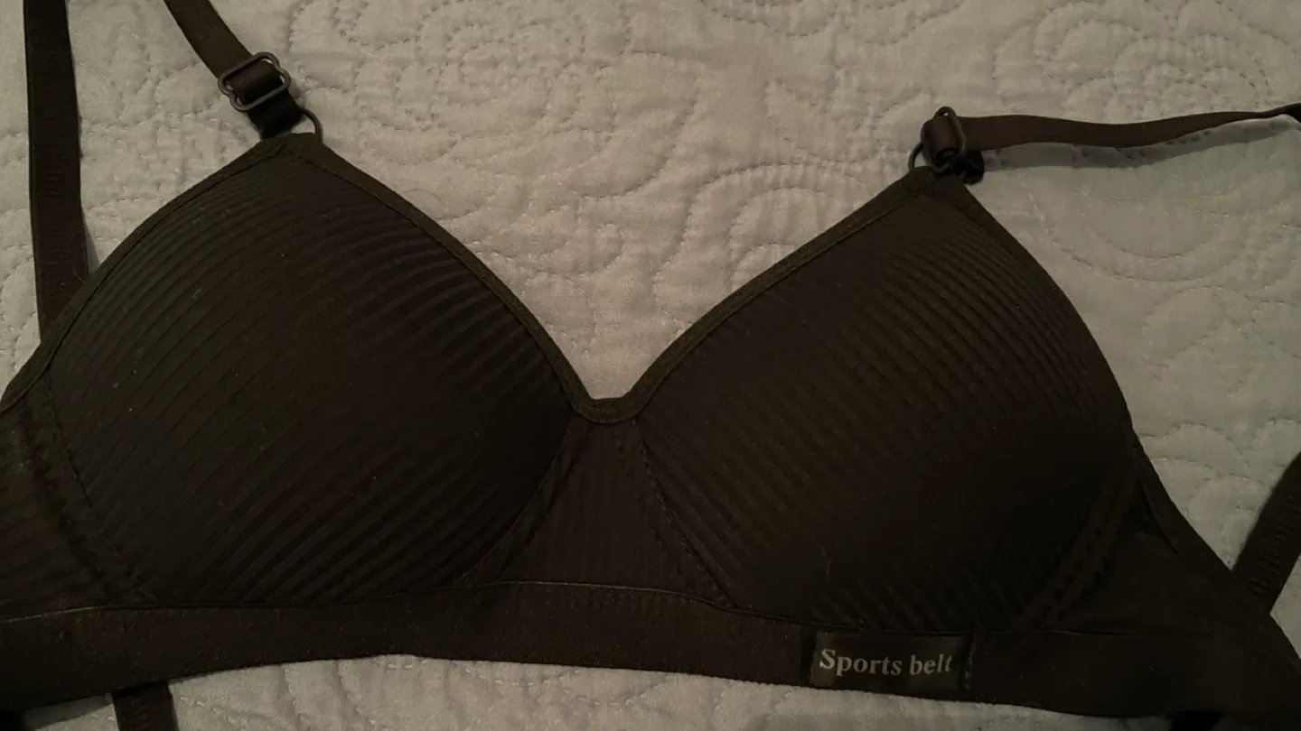Black Sports Bra Size 34/75 - BRAND NEW image indicator(2)