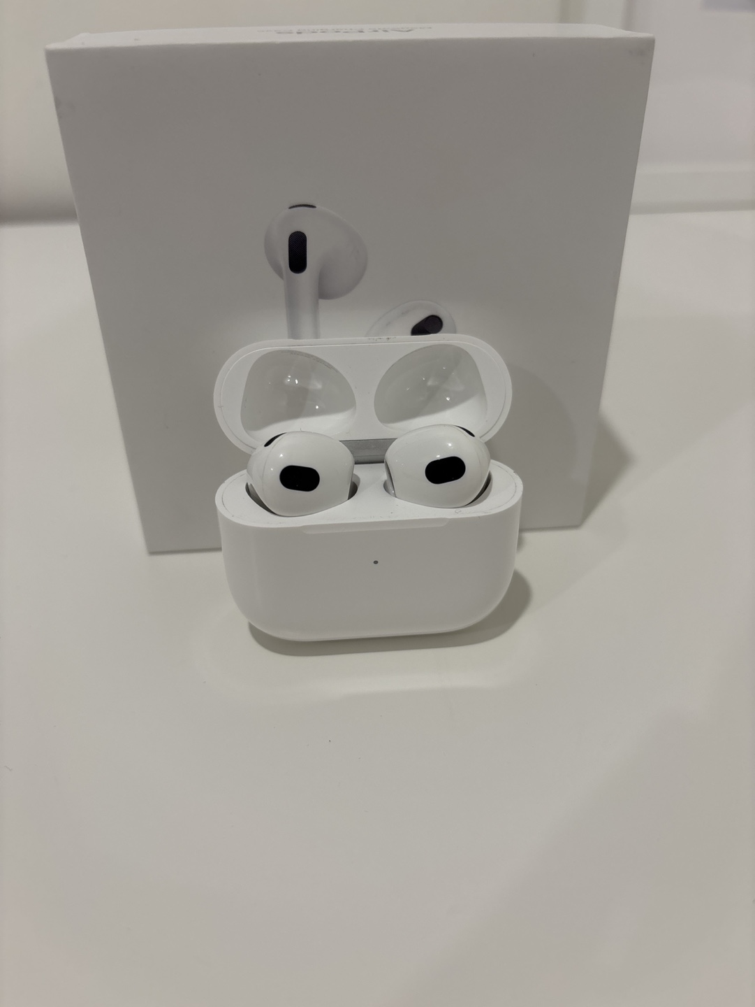 Apple AirPods gen 3 - photo 3
