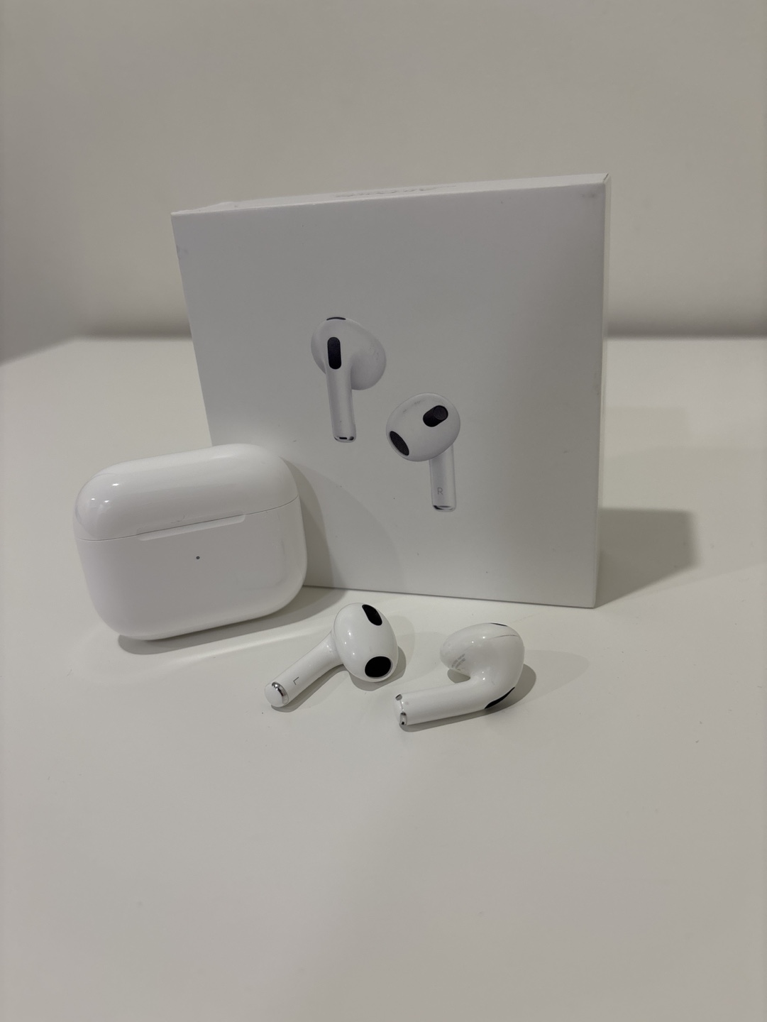 Apple AirPods gen 3 - photo 2