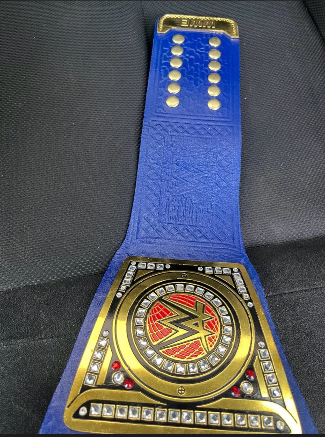 WWE Universal Championship Replica Belt image indicator(4)
