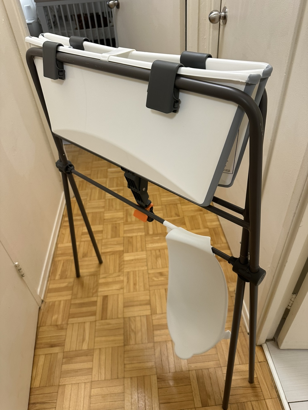Stokke Baby Bath Tub with Stand and infant seat - photo 2