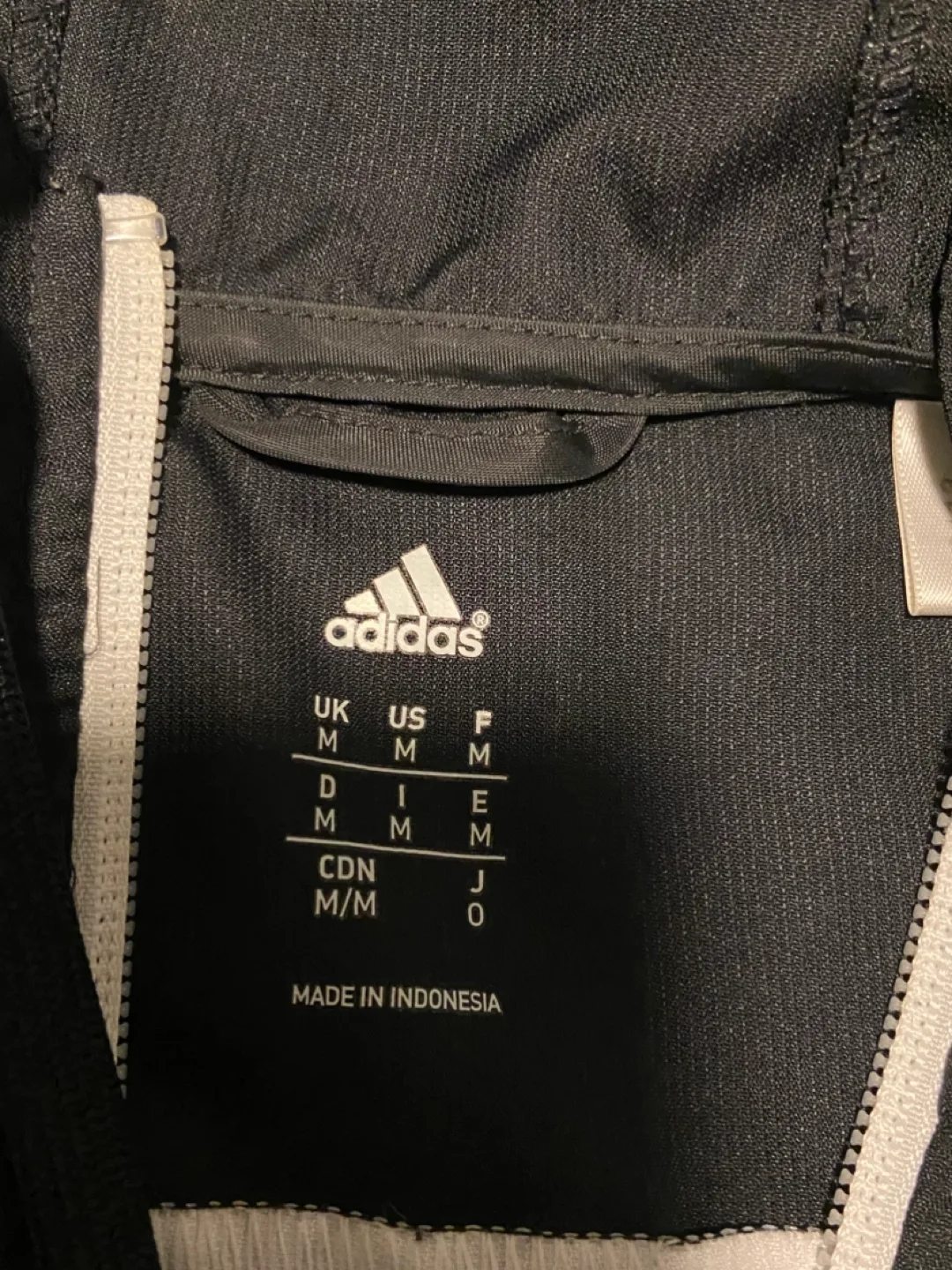 Mens Adidas Wind Breaker Size Medium image indicator(2)