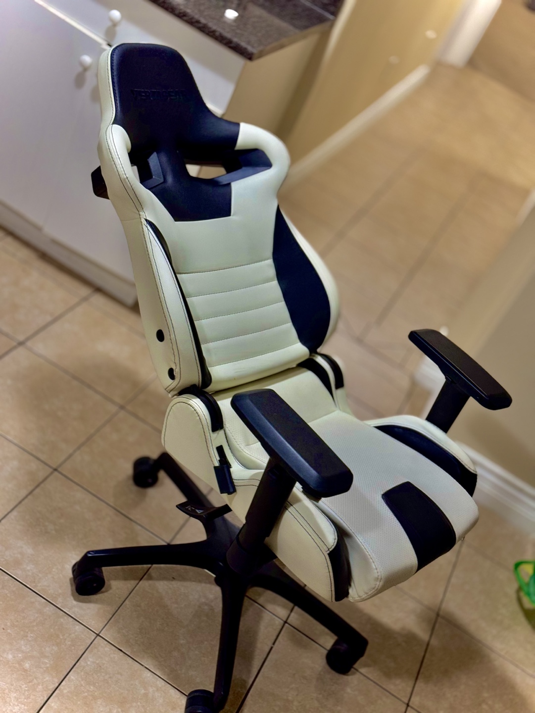 Luxury Vertagear Gaming Chair - photo 3