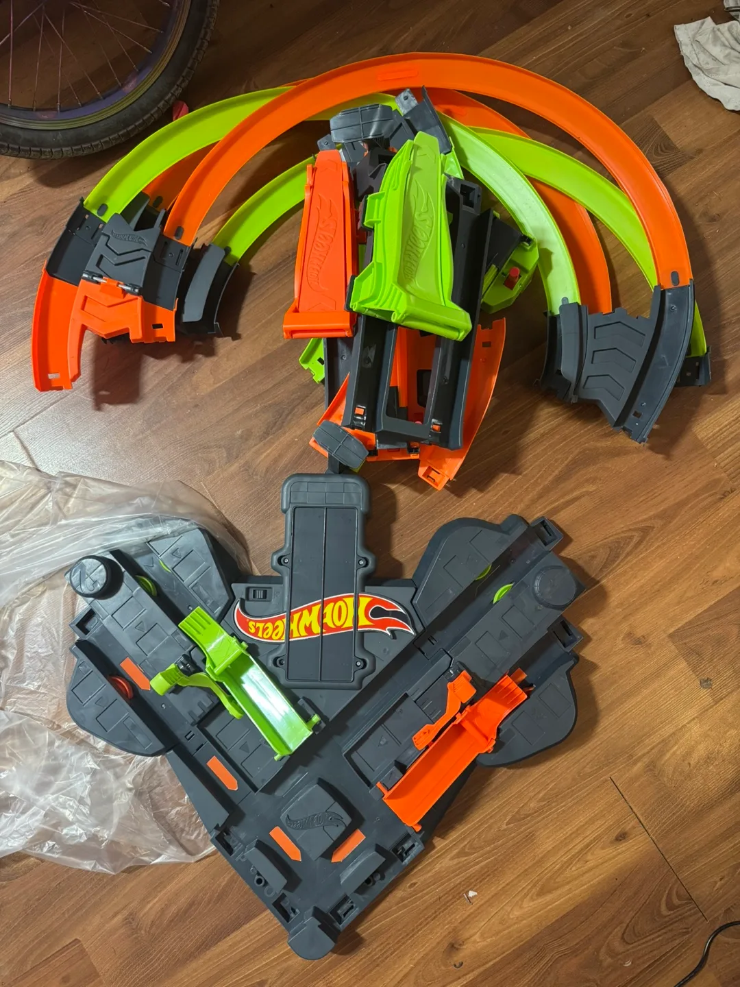 Hot Wheels Colossal Crash Track Set image indicator(2)