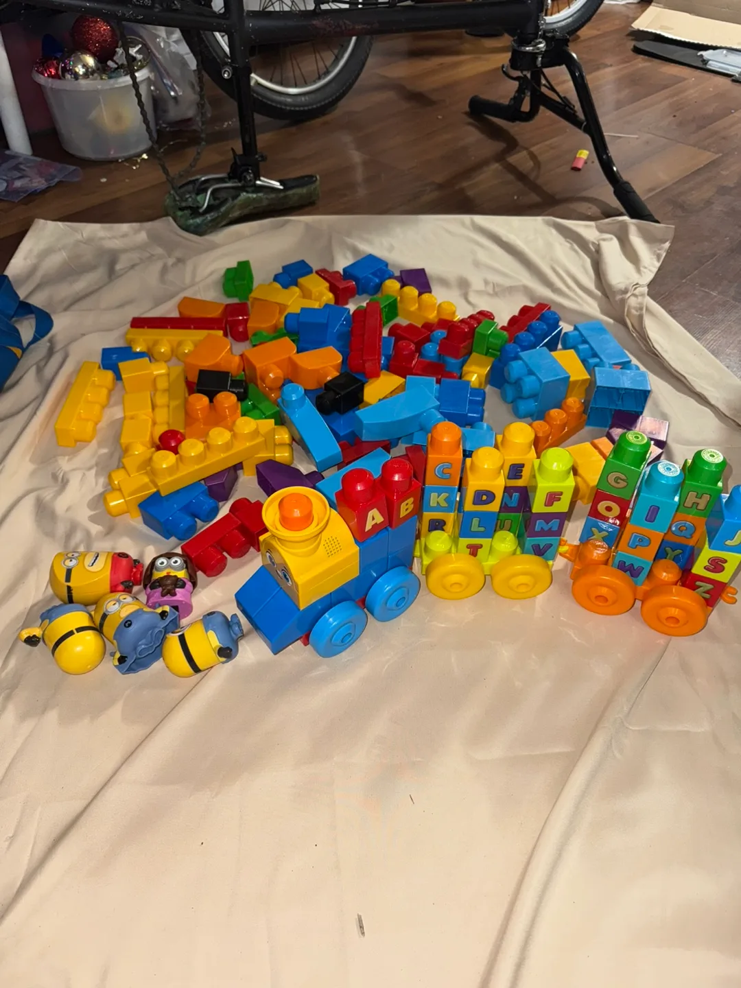 Fisher-Price Mega Blocks ABC Musical Train Playset image indicator(2)