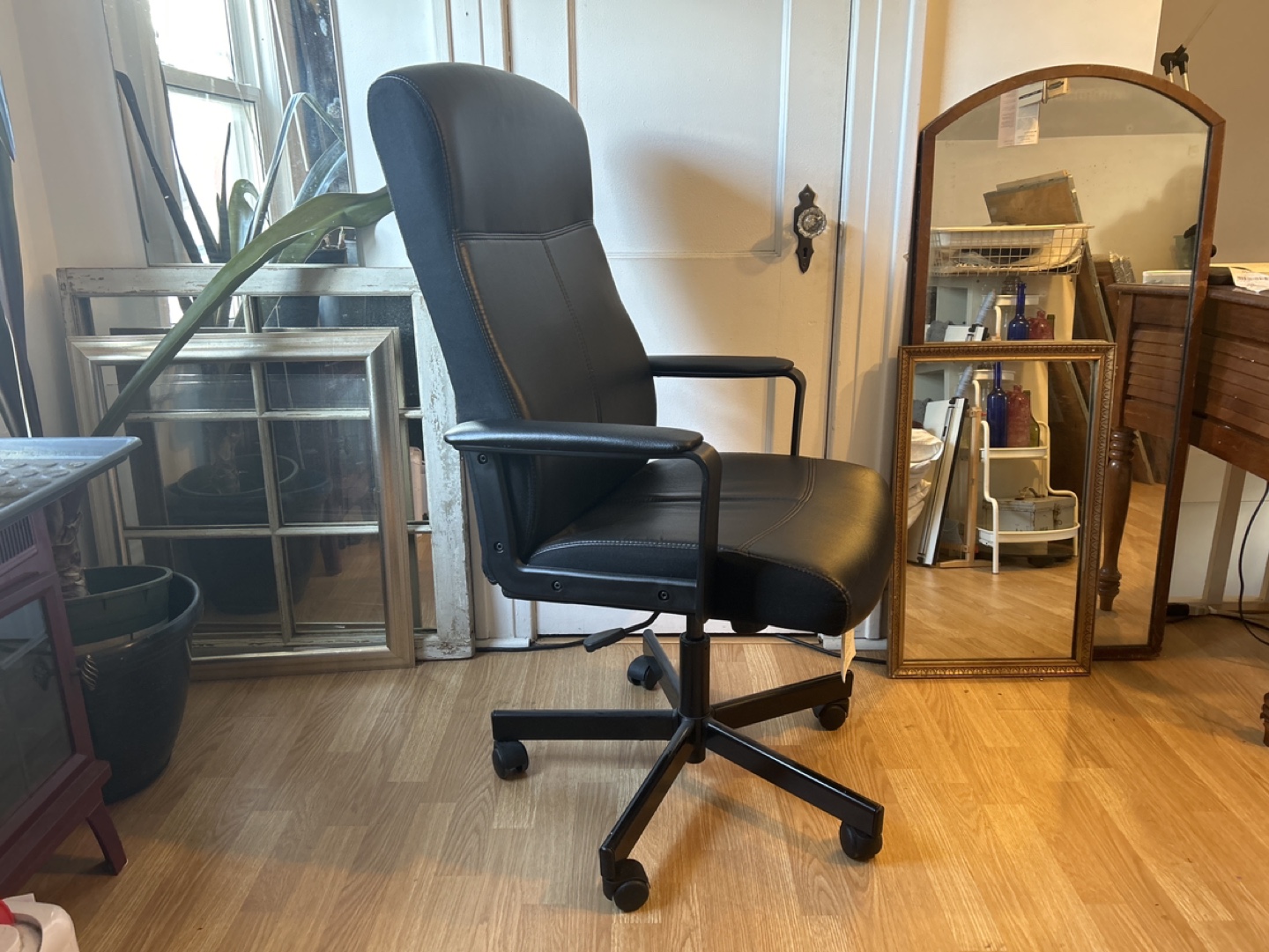 IKEA Millberget Black Office Chair with Wheels - photo 3