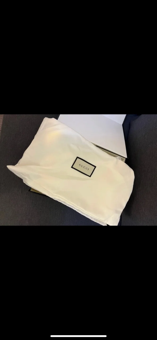 Gucci GG Marmont Velvet Shoulder Bag image indicator(6)