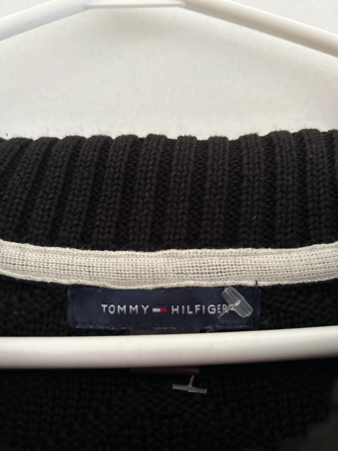 Tommy Hilfiger Black Sweater image indicator(2)
