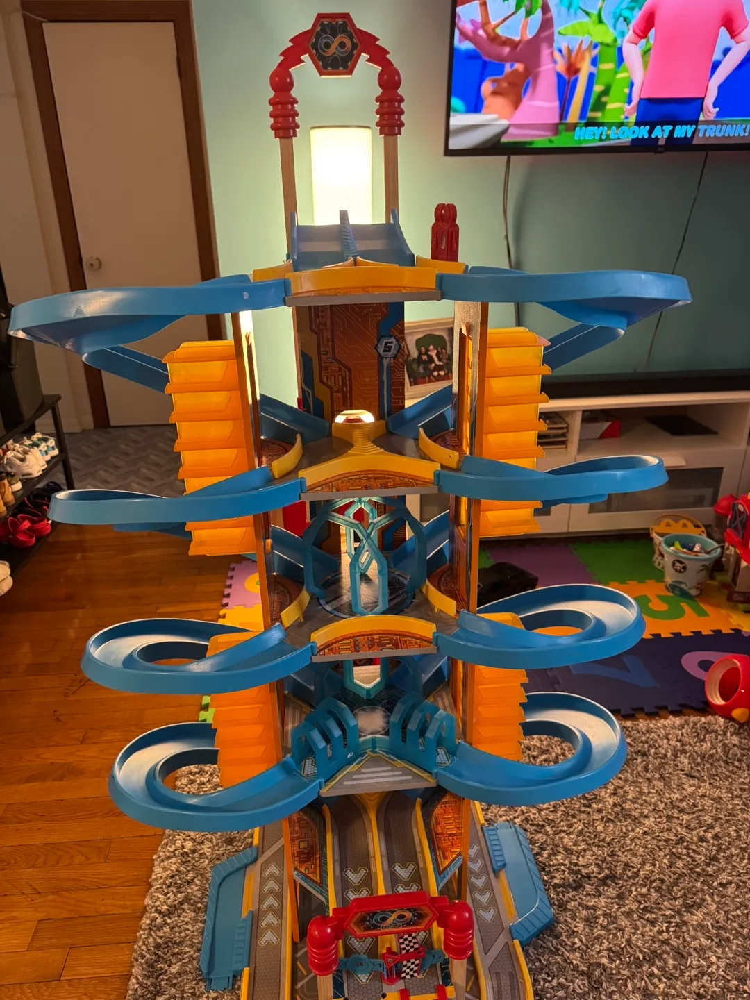 Kid kraft Garage and hot wheels track image indicator(3)