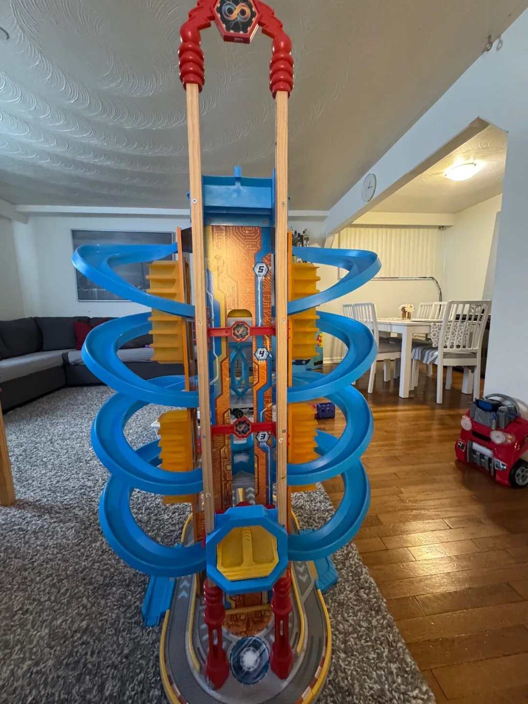 Kid kraft Garage and hot wheels track image indicator(2)